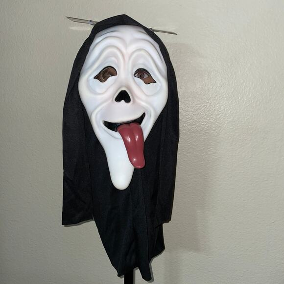 SCARY MOVIE WASSUP! GHOST FACE SPOOF HALLOWEEN MASK TONGUE NEW - Picture 1 of 3